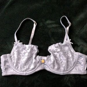 Versace lace under wire bra 36B EUC